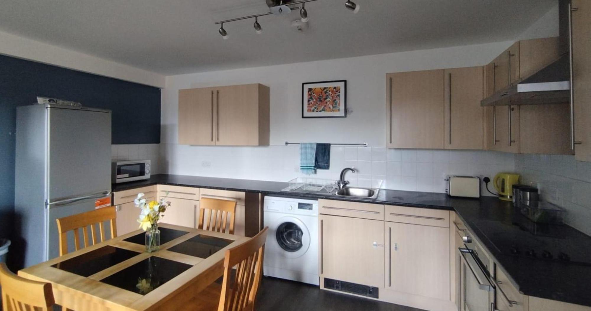 Business & Leisure City Centre 2 Bed En-Suite Apartment With Free Parking And Netflix โคเวนทรี ภายนอก รูปภาพ