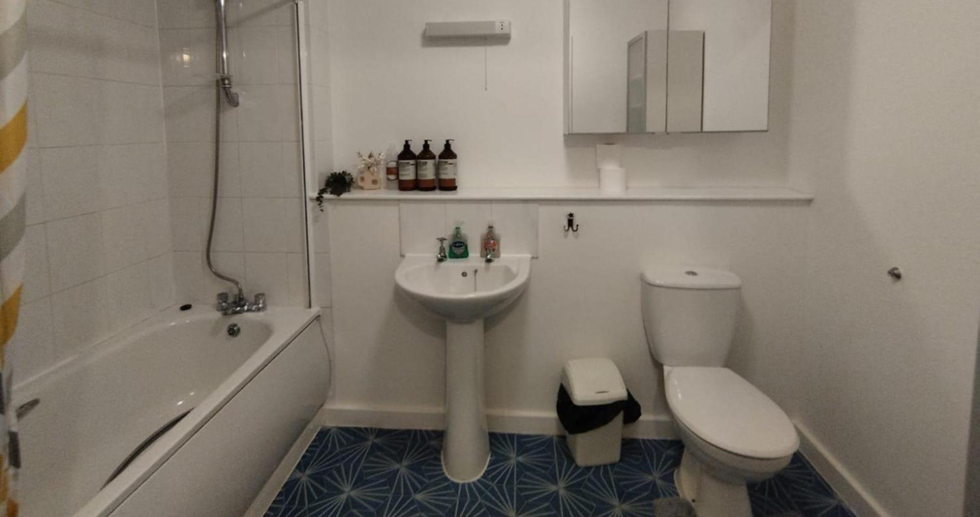 Business & Leisure City Centre 2 Bed En-Suite Apartment With Free Parking And Netflix โคเวนทรี ภายนอก รูปภาพ