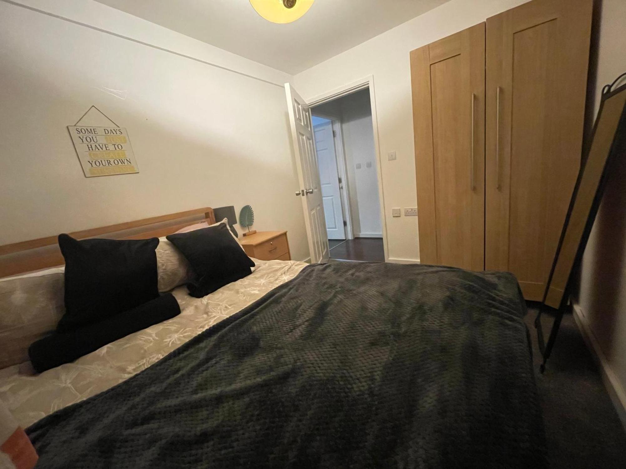 Business & Leisure City Centre 2 Bed En-Suite Apartment With Free Parking And Netflix โคเวนทรี ภายนอก รูปภาพ