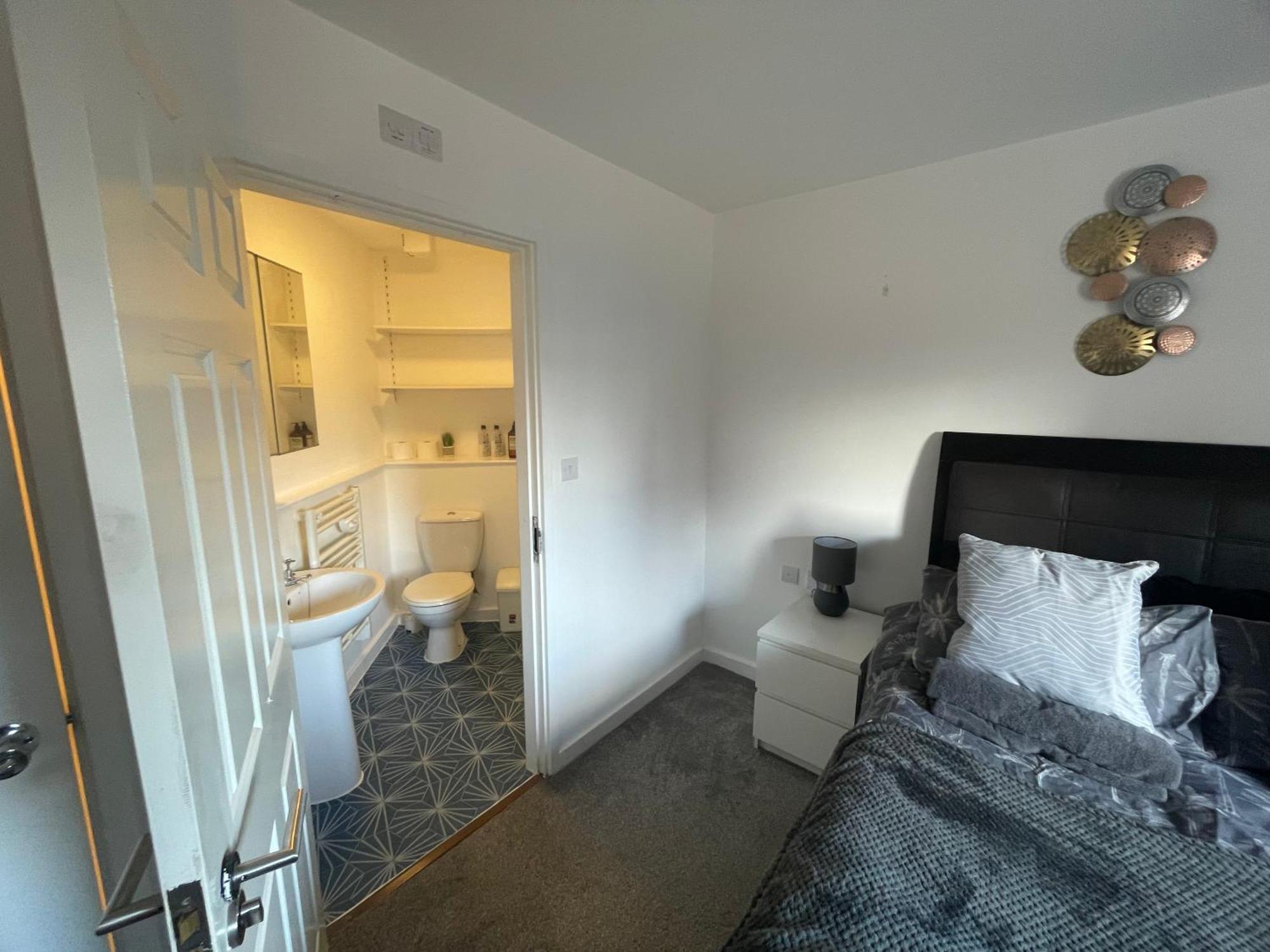 Business & Leisure City Centre 2 Bed En-Suite Apartment With Free Parking And Netflix โคเวนทรี ภายนอก รูปภาพ