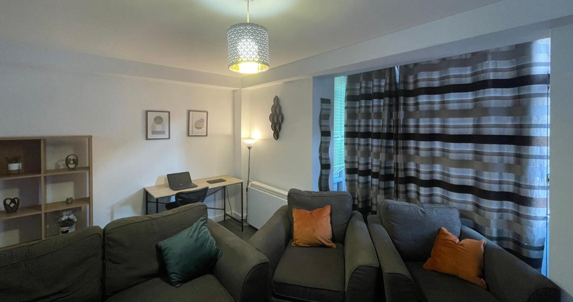 Business & Leisure City Centre 2 Bed En-Suite Apartment With Free Parking And Netflix โคเวนทรี ภายนอก รูปภาพ