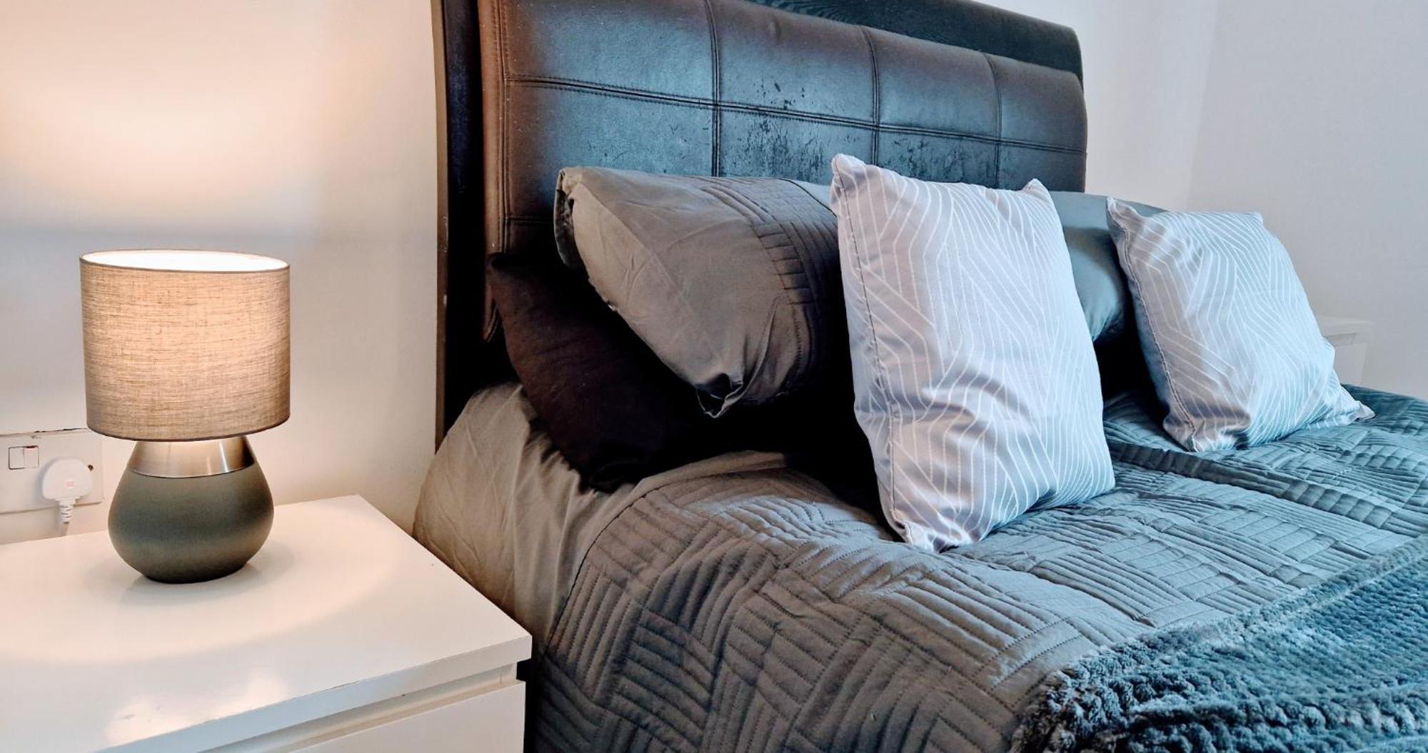Business & Leisure City Centre 2 Bed En-Suite Apartment With Free Parking And Netflix โคเวนทรี ภายนอก รูปภาพ