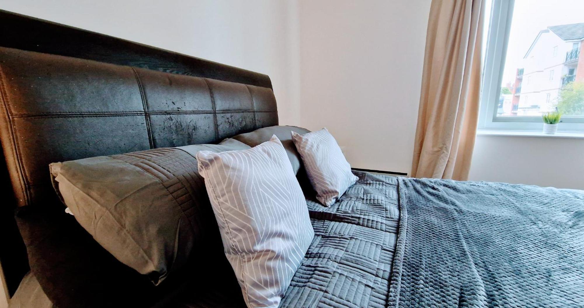 Business & Leisure City Centre 2 Bed En-Suite Apartment With Free Parking And Netflix โคเวนทรี ภายนอก รูปภาพ