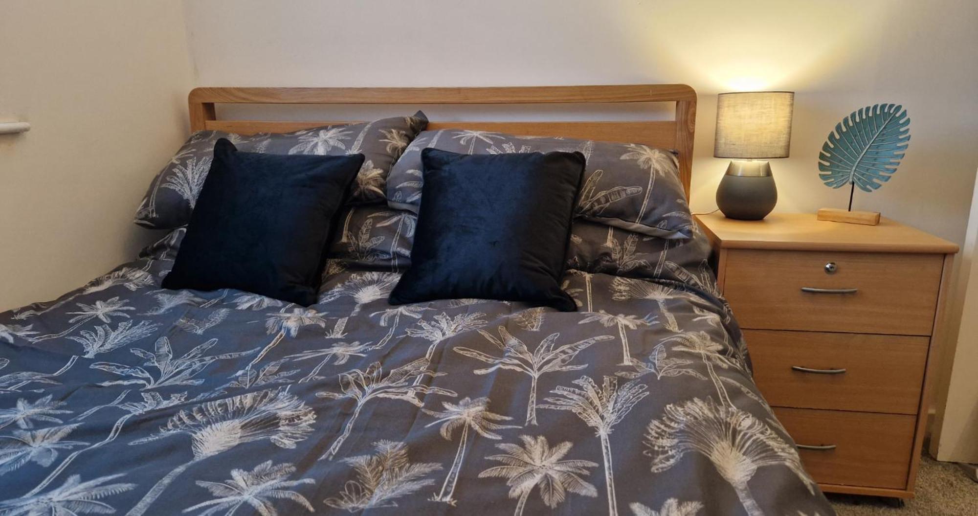 Business & Leisure City Centre 2 Bed En-Suite Apartment With Free Parking And Netflix โคเวนทรี ภายนอก รูปภาพ
