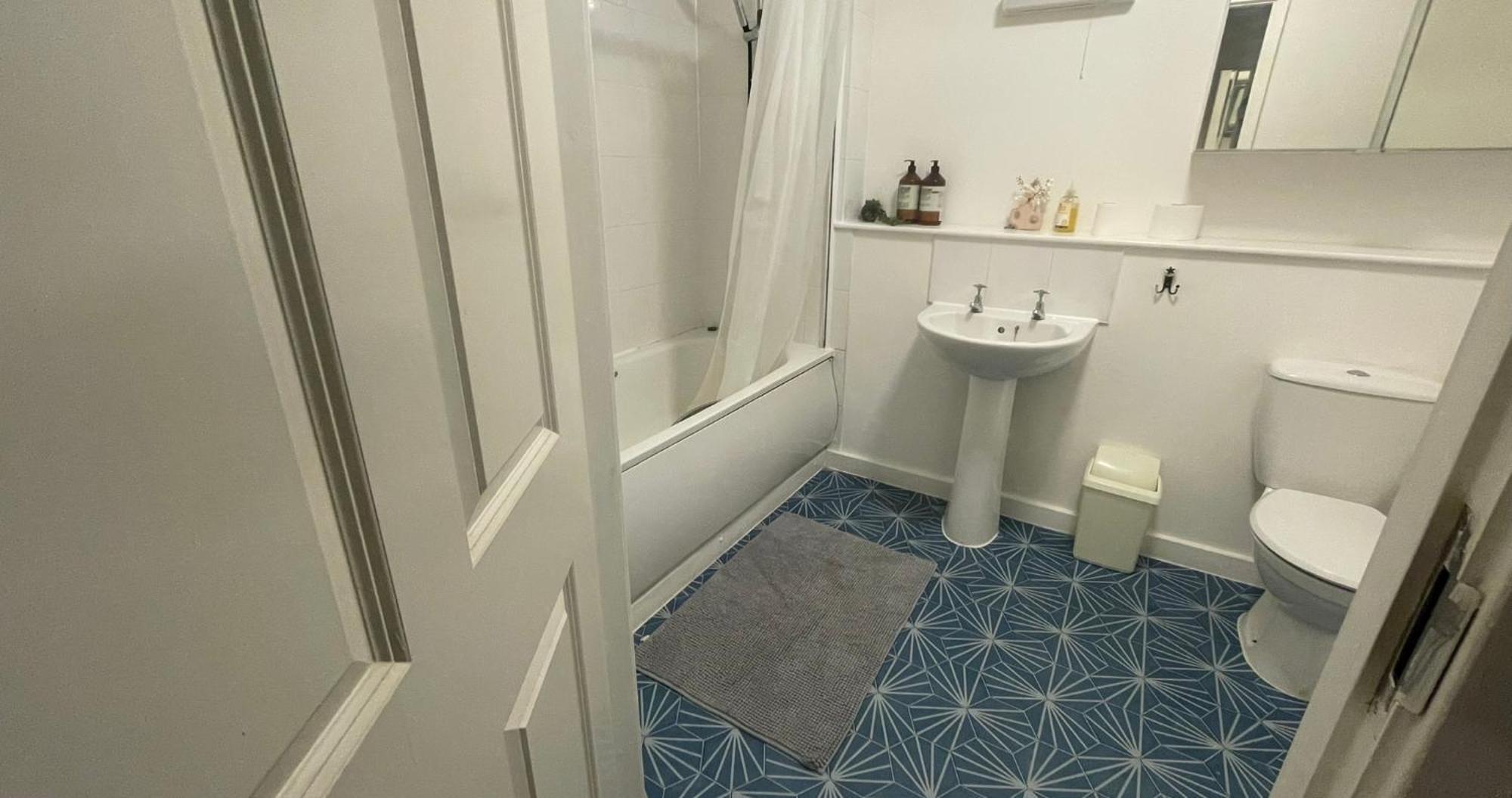 Business & Leisure City Centre 2 Bed En-Suite Apartment With Free Parking And Netflix โคเวนทรี ภายนอก รูปภาพ