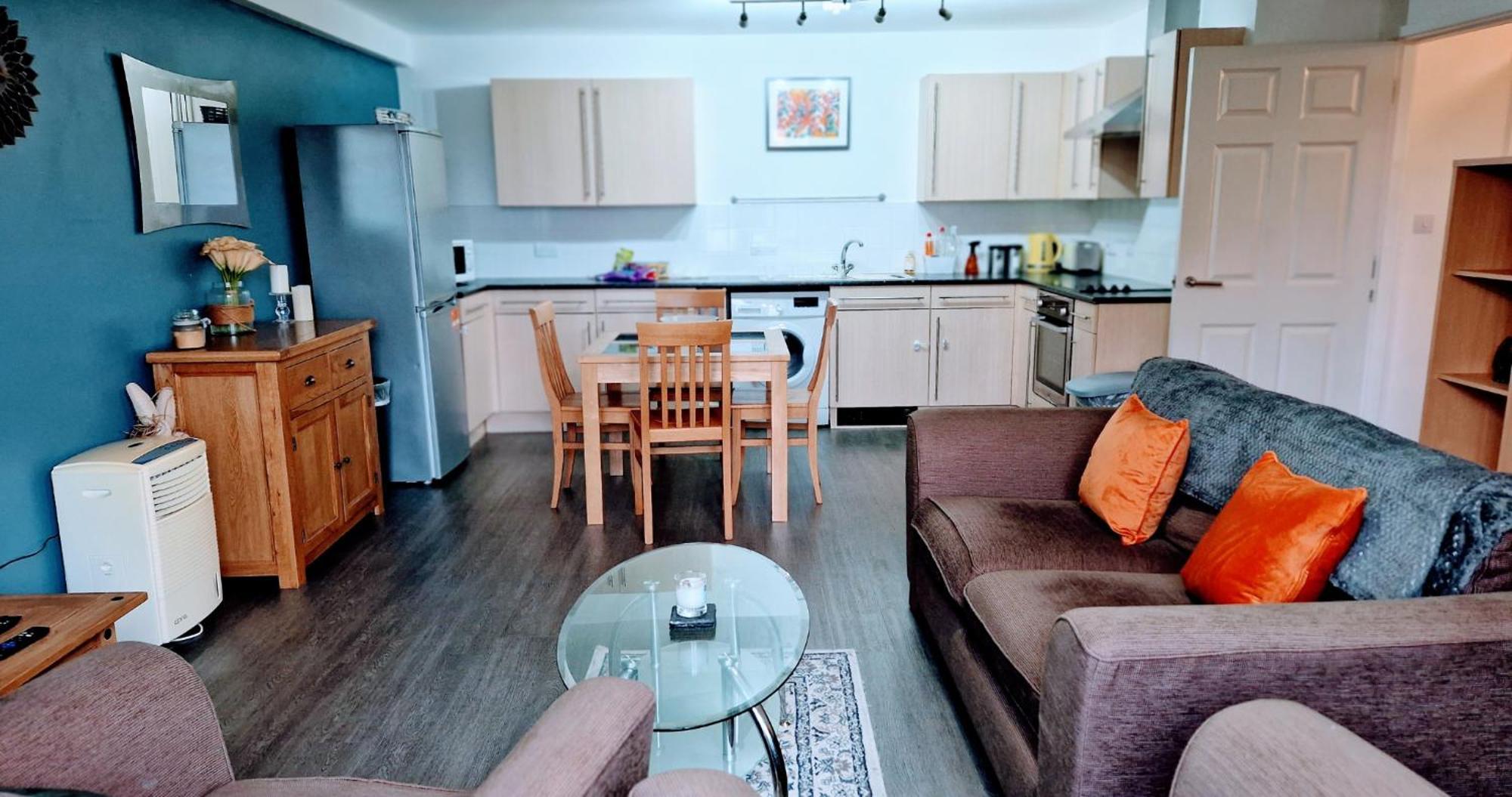 Business & Leisure City Centre 2 Bed En-Suite Apartment With Free Parking And Netflix โคเวนทรี ภายนอก รูปภาพ